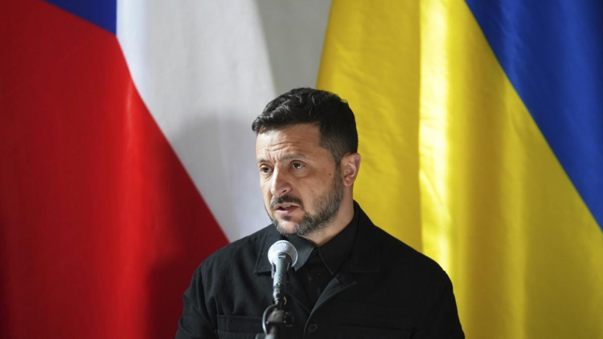 Wolodymyr Selenskyi kritisiert in einem Video Wladimir Putins Parade als "Parade der Angst" und droht mit Angriffen. (Foto)