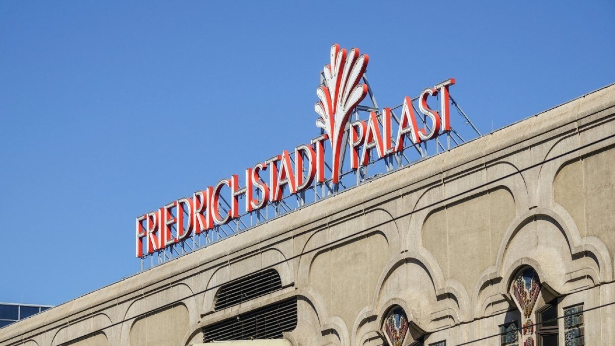Im Friedrichstadt-Palast kam es am Dienstagabend zu einem B&uuml;hnenunfall. (Foto)