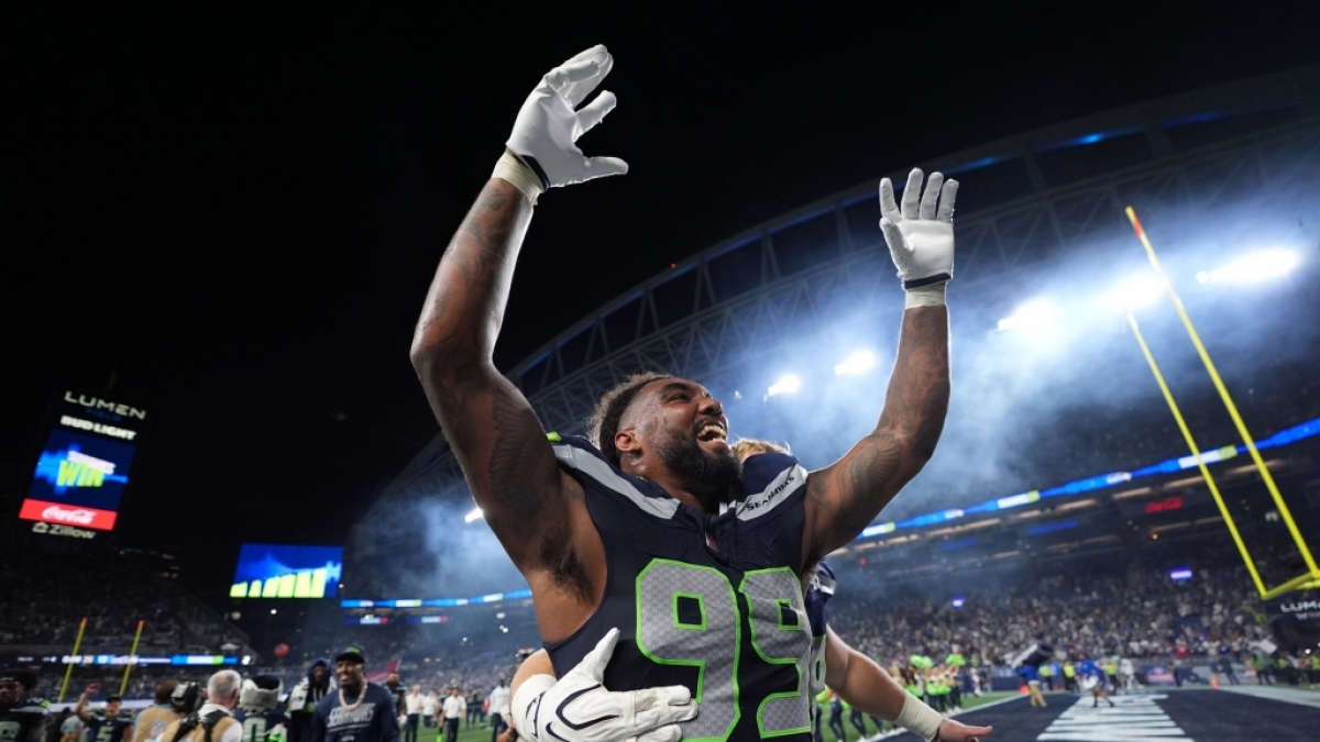 American Football, M&auml;nner: Profiliga NFL, Hauptrunde, Seattle Seahawks - New England Patriots. Leonard Williams (99), Defensive End der Seattle Seahawks, jubelt nach dem Sieg. (Foto)