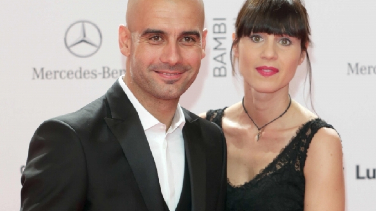 Bayern-Trainer Pep Guardiola mit seiner Frau Cristina. (Foto)
