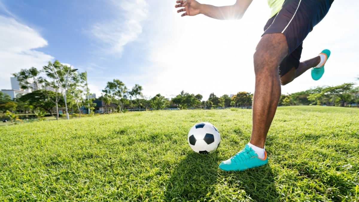 Ein 22-j&auml;hriger Fu&szlig;baller der nigerianischen Liga ist bei einem Spiel kollabiert und gestorben (Symbolbild). (Foto)
