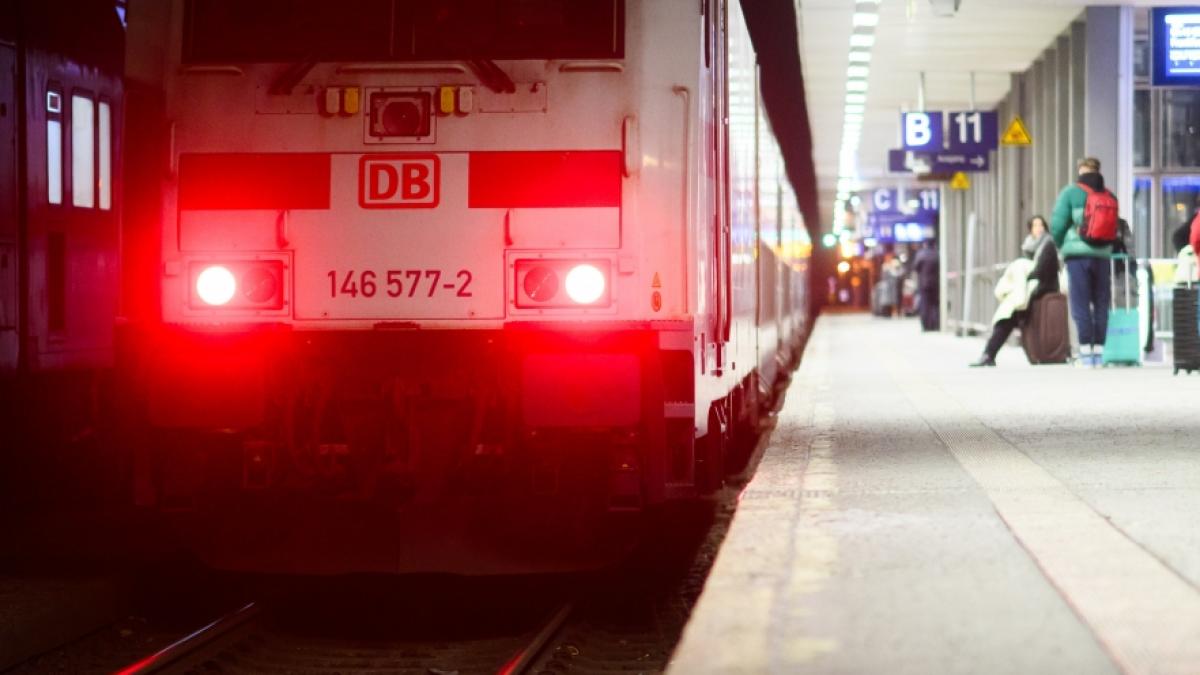 Die Gewerkschaft Deutscher Lokomotivf&uuml;hrer (GDL) hat zum ersten mehrt&auml;gigen Streik im aktuellen Tarifkonflikt mit der Deutschen Bahn und anderen Unternehmen aufgerufen. (Foto)