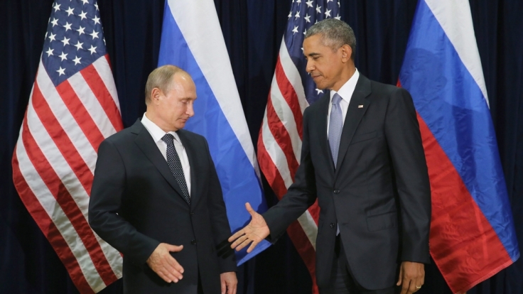 Putins rechter Arm wirkt auffällig steif - was steckt dahinter?