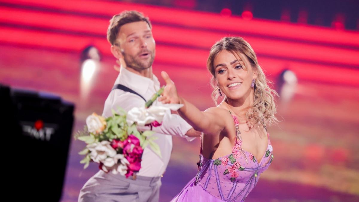 In der siebten Live-Show von "Let's Dance" 2022 werden auch Sarah Mangione und Vadim Garbuzov um die Gunst von Jury und Publikum tanzen - und das gleich doppelt. (Foto)