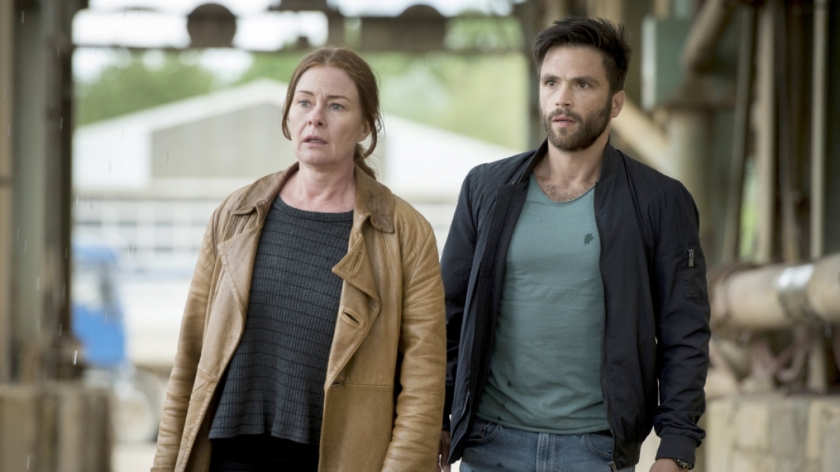 Die Ex-Stasi Spionin Anne Marie Fuchs (Lina Wendel) und Youssef El Kilali l&ouml;sen ihre gemeinsamen F&auml;lle in "Die F&uuml;chsin" mit unorthodoxen Methoden. (Foto)
