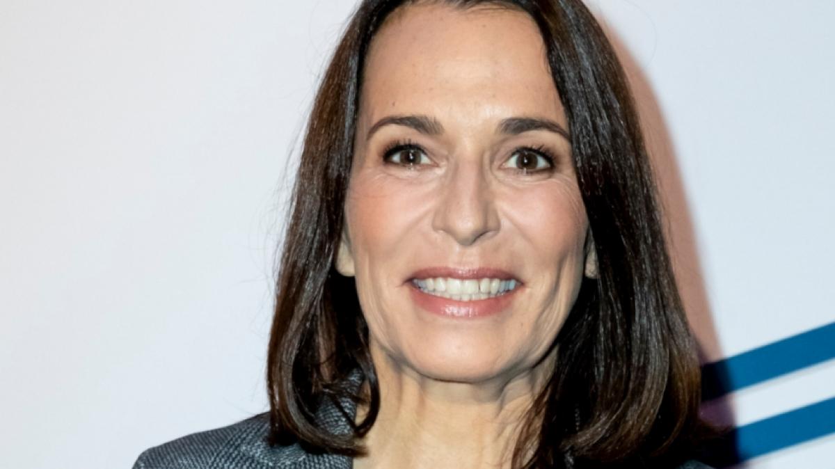Anne Will begr&uuml;&szlig;t ihre G&auml;ste zu einer neuen Talkrunde am 19. September 2021. (Foto)