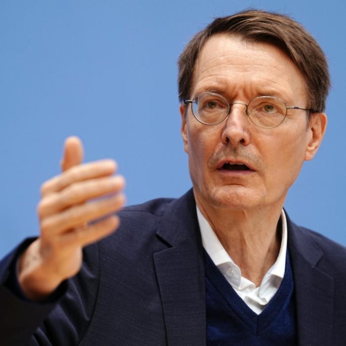 Widersprüchliche Aussagen! Kollegen ätzen gegen den Gesundheitsminister