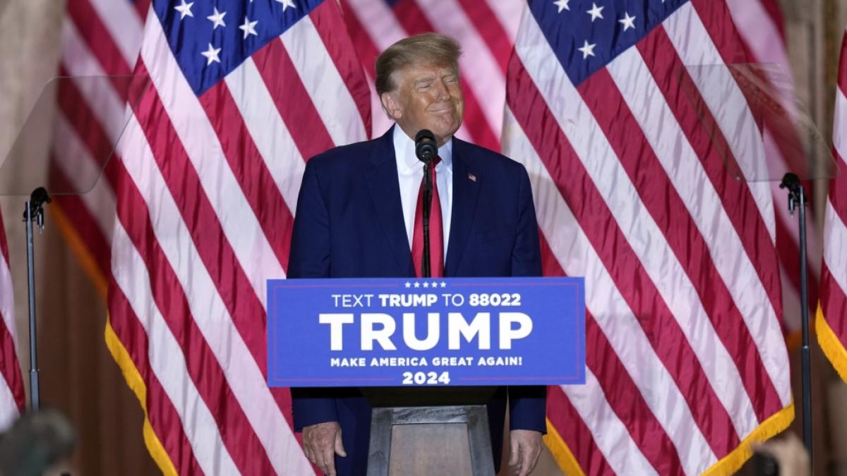 Donald Trump, ehemaliger US-Pr&auml;sident, spricht in seinem Anwesen Mar-a-Lago. Der fr&uuml;here US-Pr&auml;sident Donald Trump will bei der Pr&auml;sidentenwahl 2024 erneut f&uuml;r die Republikaner antreten. (Foto)