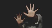 In Manchester soll ein Mann (64) eine Rentnerin und einen Rentner (beide 72) im selben Haus vergewaltigt haben. (Symbolfoto)