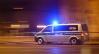 Nach dem Tod zweier Menschen aufgrund eines Pkw-Unfalls in Neumünster schwebt eine dritte Person in Lebensgefahr (Symbolbild).