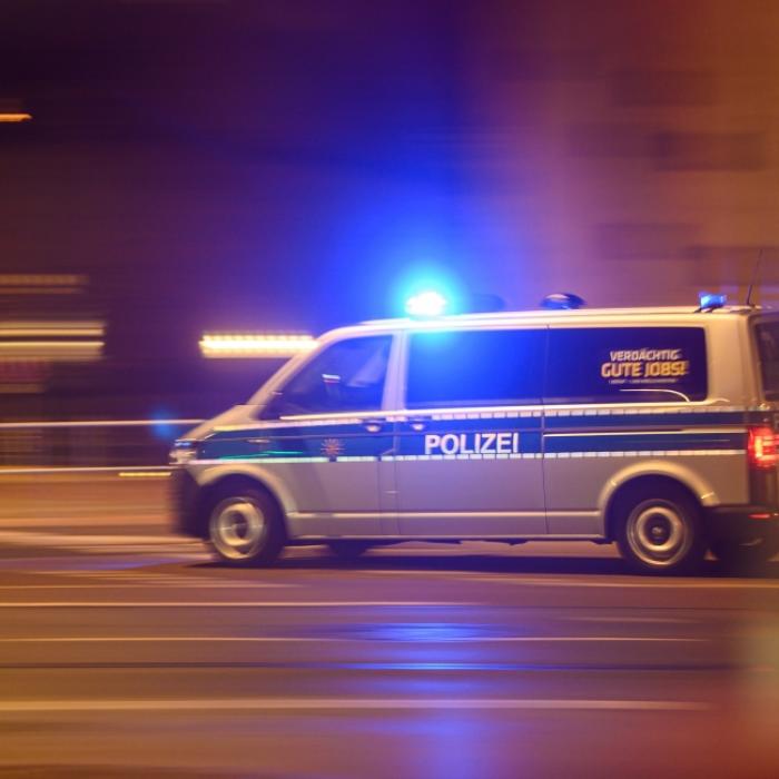 Drei Tote! Auto rutscht in Fußgänger - Stand der Fahrer unter Drogen?