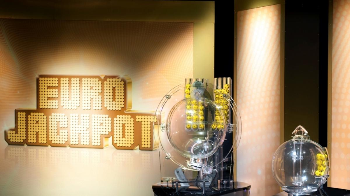 Im Eurojackpot-Studio in Helsinki sind die Kugeln wieder gerollt. (Foto)
