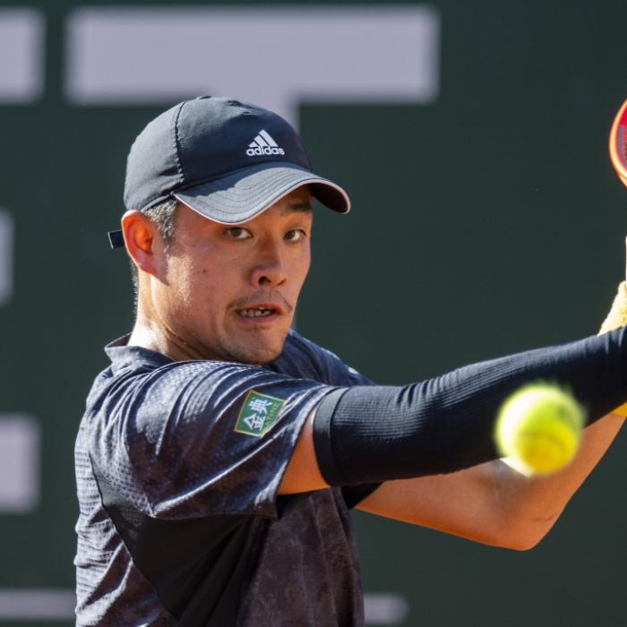 Atemnot! Tennis-Profi bricht in Kabine bewusstlos zusammen
