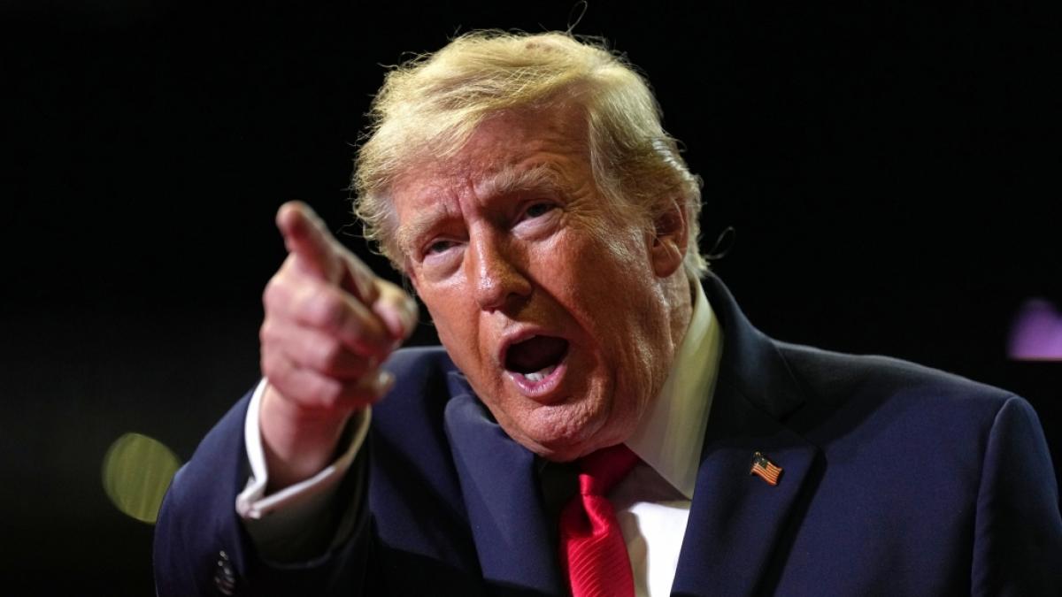 Donald Trump attackiert vor den US-Zwischenwahlen den demokratischen Senatskandidaten Adam Hamilton aus Kansas auf Truth Social scharf. (Foto)