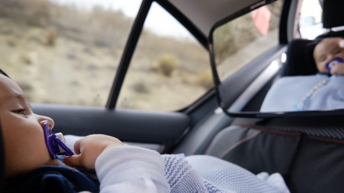 Eine Mutter hat ihr Baby im hei&szlig;en Auto zur&uuml;ckgelassen. (Symbolfoto) (Foto)