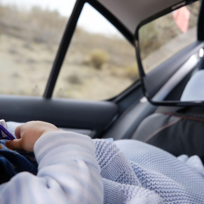 Mutter vergisst Baby bei über 30 Grad im Auto! Mädchen gestorben