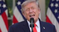 Während Donald Trump verzweifelt versucht, sich seinen 