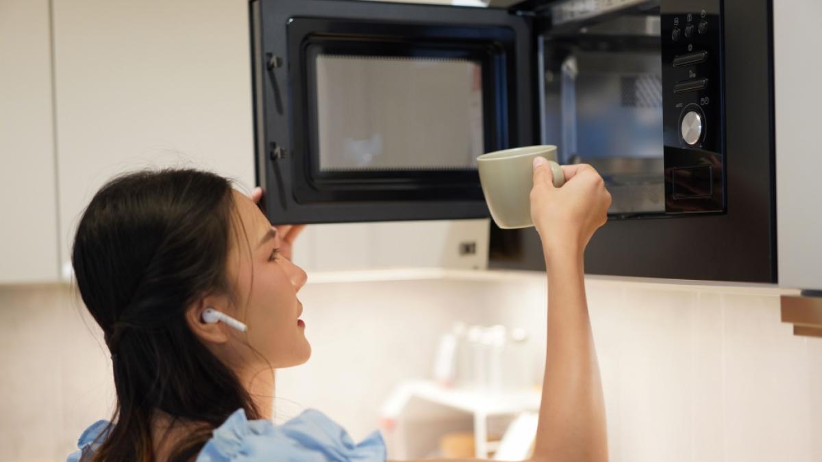 Ab in die Mikrowelle mit kaltem Kaffee? Das sorgt f&uuml;r einen herben Geschmacksverlust. (Foto)