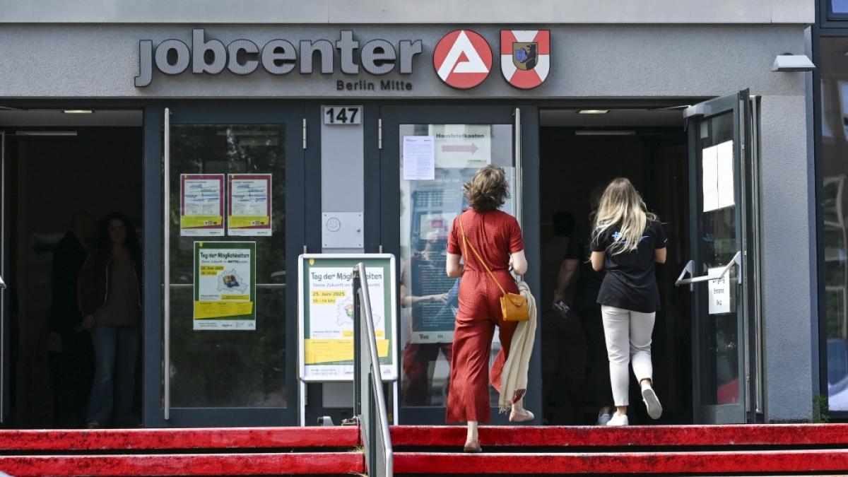 Jobcenter vermitteln immer weniger B&uuml;rgergeldempf&auml;nger:innen langfristig in Arbeit. (Foto)