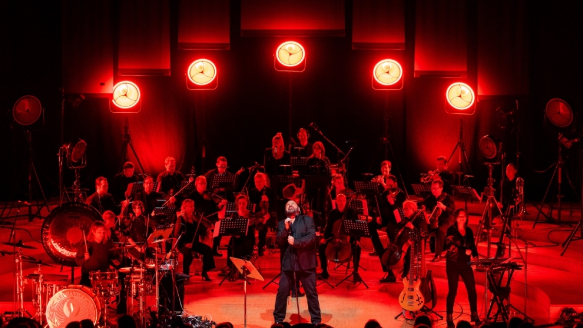 Die Band Alphaville performt auf der B&uuml;hne. (Foto)