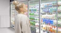 Augen auf im Supermarkt: Aktuell wird ein bestimmtes Bio-Milchprodukt zurückgerufen, da die Möglichkeit besteht, dass darin Glassplitter stecken (Symbolfoto).