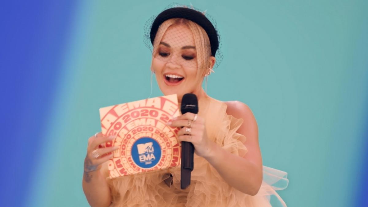Rita Ora l&auml;sst wieder einmal tief blicken. (Foto)