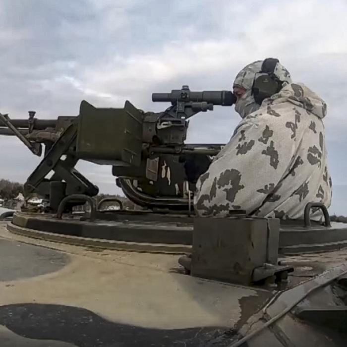 Video zeigt Explosion! Putin-Soldaten schießen 