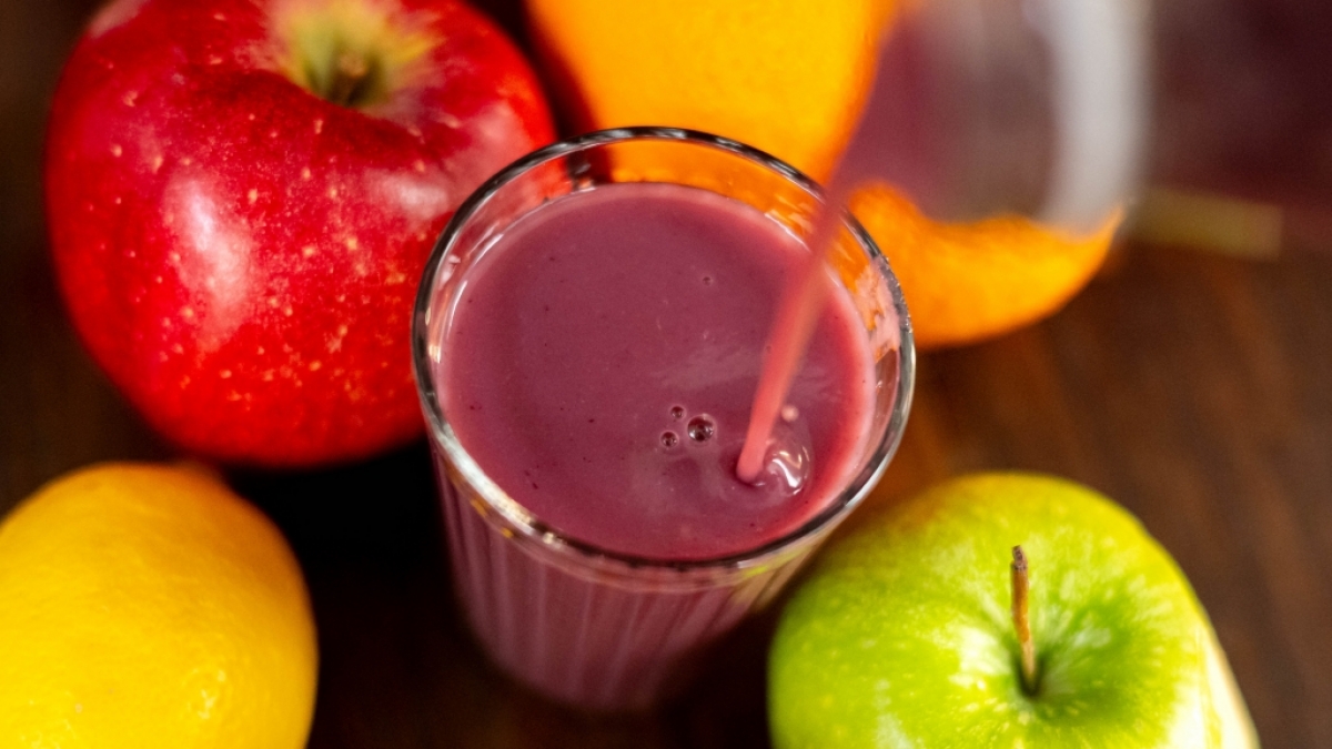 Saftkuren sind voll im Trend . Aber wie gesund kann es sein, sich nur fl&uuml;ssig zu ern&auml;hren? (Foto)
