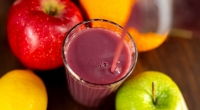 Saftkuren sind voll im Trend . Aber wie gesund kann es sein, sich nur flüssig zu ernähren?