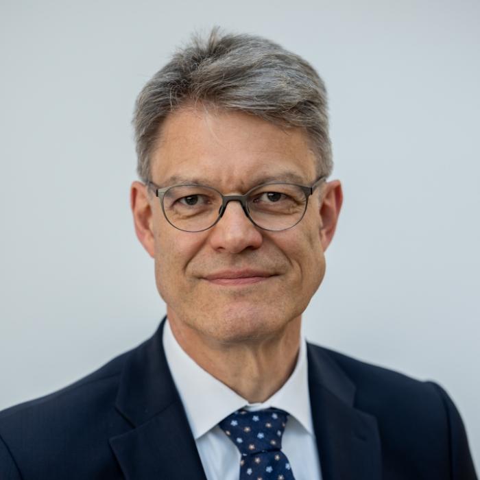 So lebt der frühere Verkehrsminister abseits der Politik