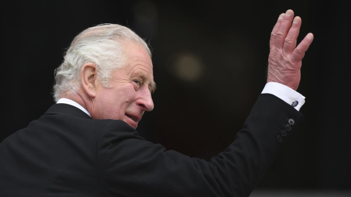 Prinz Charles trifft zur Dankes-Messen in der St. Paul's Kathedrale ein. (Foto)