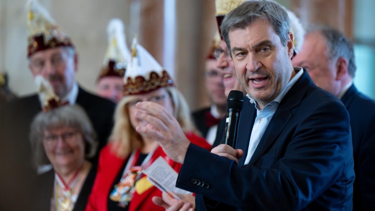 Markus S&ouml;der isst an Fasching gern Krapfen - nur gr&uuml;ne Exemplare l&auml;sst der CSU-Chef lieber liegen. (Foto)