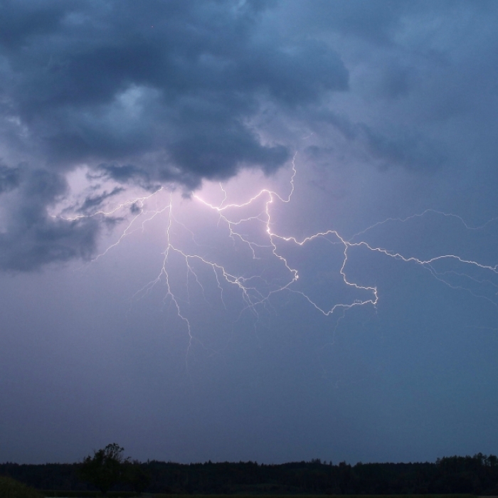 Alzey-Worms - Drohendes Gewitter - DWD ruft Warnung aus