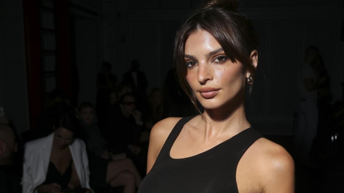 Emily Ratajkowski wurde bei einer wilden Knutscherei in Paris gesichtet. (Foto)