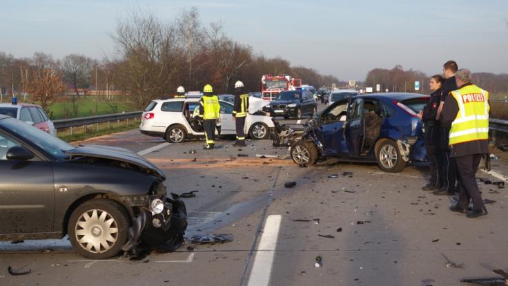 Ein Geisterfahrer ist bei einem Frontalzusammenstoß auf der A 1 ums Leben gekommen.