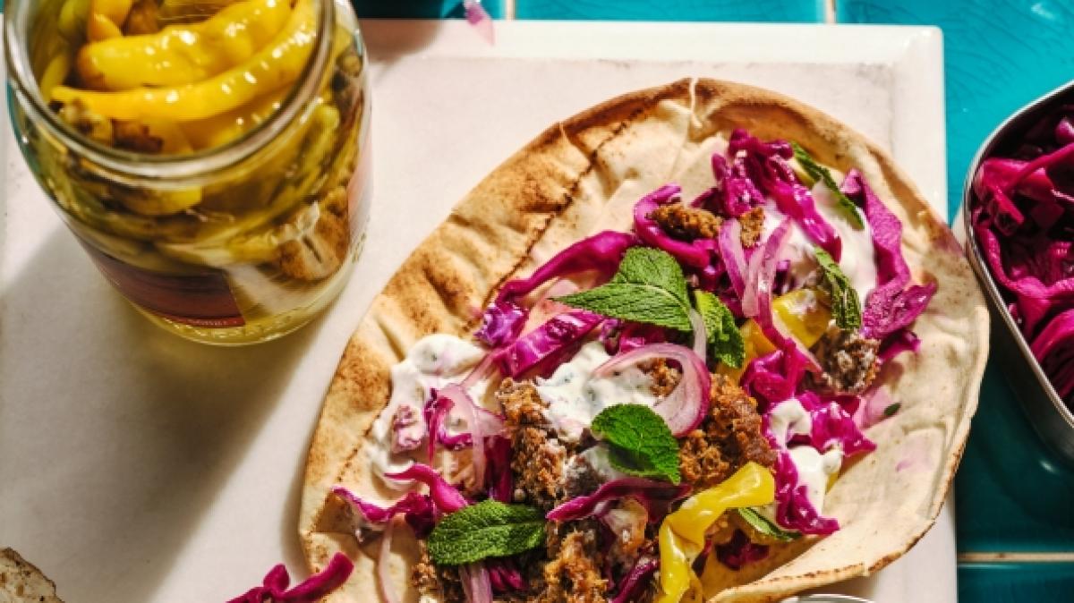 Poppy O'Toole serviert in ihrem neuesten Kochbuch 90 One-Pot-Rezepte, unter anderem D&ouml;ner Kebab. (Foto)