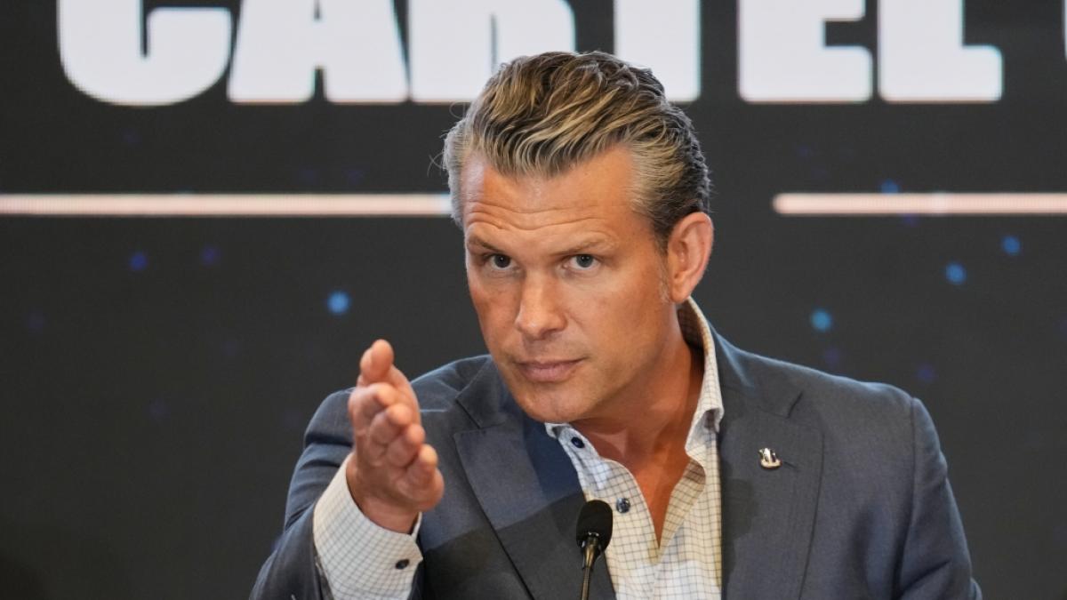 Elitesoldaten verspotten Pete Hegseth, weil er eine Abzeichen an seiner Uniform hat. (Foto)