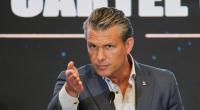 Elitesoldaten verspotten Pete Hegseth, weil er eine Abzeichen an seiner Uniform hat.