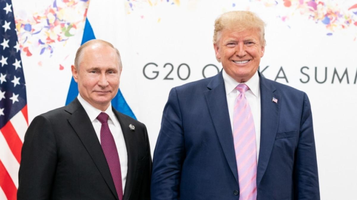 Nach seinem Trump-Telefonat lie&szlig; Putin (links) seine Todes-Raketen starten. (Foto)