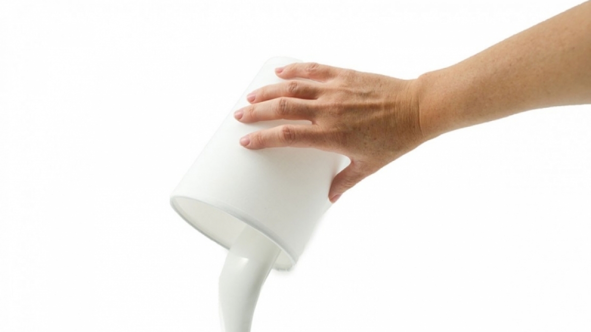 Keine Angst vor Farbkleksen: Die schicke Designerlampe The White Light ist ein Hingucker in jedem Zimmer. (Foto)