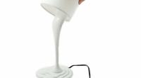 Keine Angst vor Farbkleksen: Die schicke Designerlampe The White Light ist ein Hingucker in jedem Zimmer.
