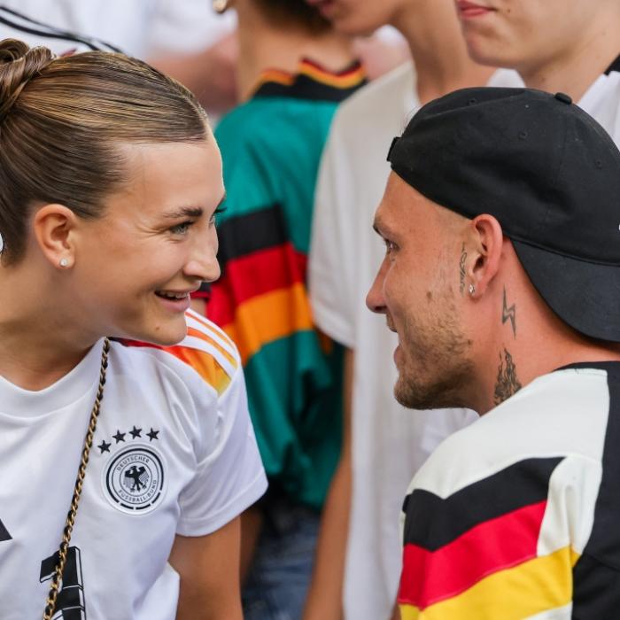 Diese Spielerfrauen unterstützen unsere DFB-Stars beim Mega-Turnier