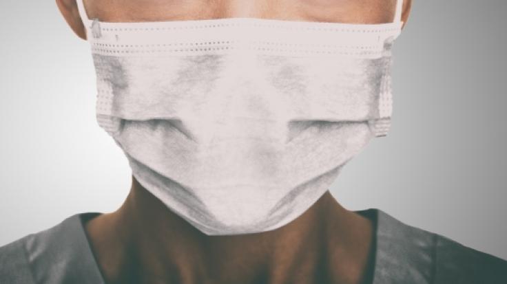 Mundmasken im Netz zu vertreiben kann strafbar sein. (Symbolfoto)