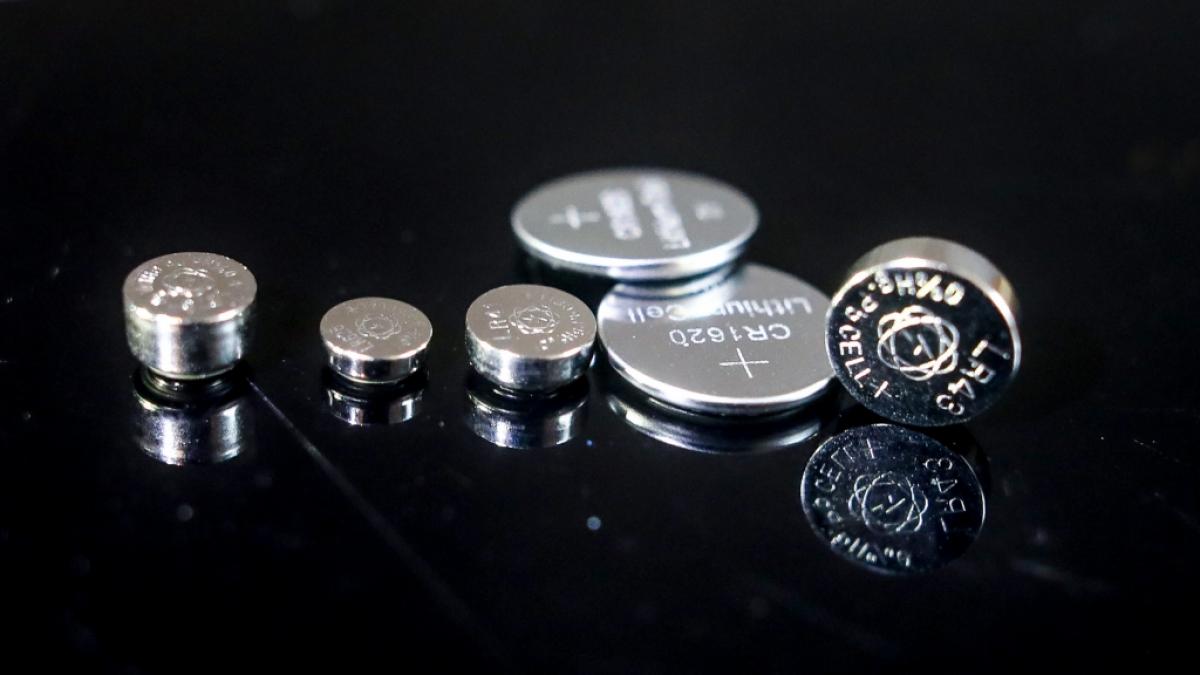 Ein 17 Monate altes M&auml;dchen starb, nachdem es eine Batterie verschluckt hat. (Symbolfoto) (Foto)