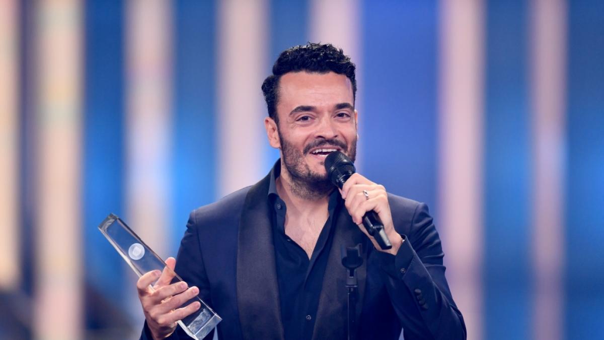 Giovanni Zarrella freut sich &uuml;ber seinen ersten Deutschen Fernsehpreis. (Foto)