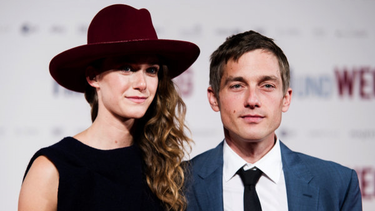 Die Schauspieler Miriam Stein und Volker Bruch am 15. Oktober 2014 bei der Premiere des Films "Hin und Weg" von Christian Z&uuml;bert im Zoo Palast in Berlin. (Foto)