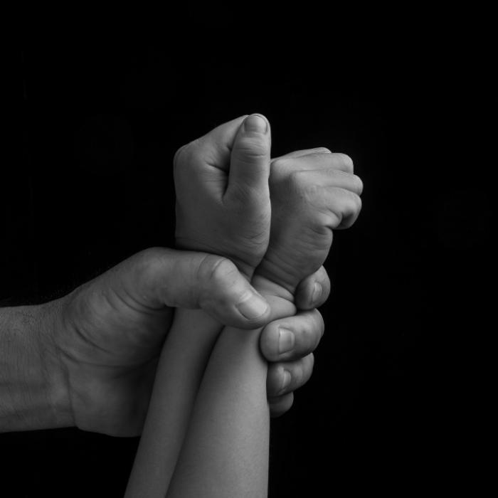 Junge (11) vor den Augen seiner Mutter von Soldaten vergewaltigt