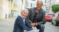Thomas Spitzer (r.) mit Musikerkollege Klaus Eberhartinger (l.) spricht in der Band-Biografie über seine Drogenvergangenheit.