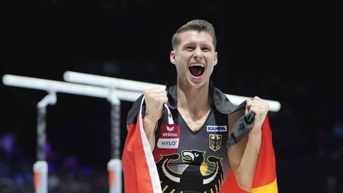 Lukas Dauser wurde nach seinem WM-Triumph am Barren zum Sportler des Jahres 2023 gew&auml;hlt. (Foto)