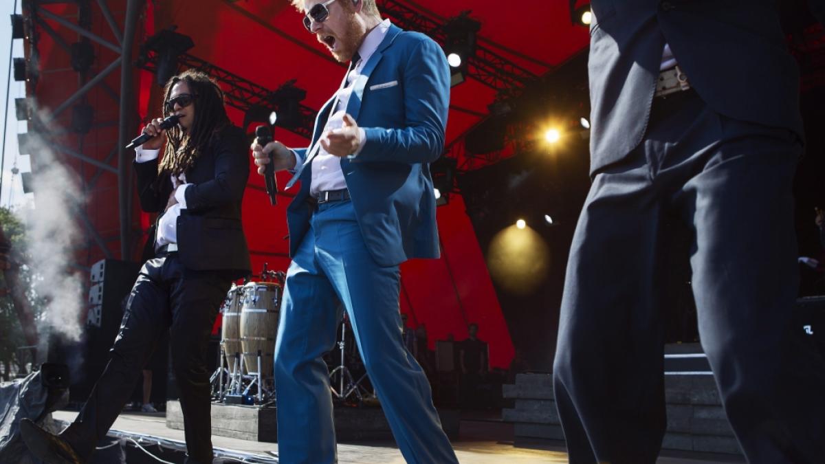 Die "Seeed"-Musiker um Peter Fox (Mitte) trauern um Black Kappa: Der Rapper, der mit b&uuml;rgerlichem Namen Tevon Gutzmore hie&szlig;, ist mit nur 46 Jahren gestorben. (Foto)